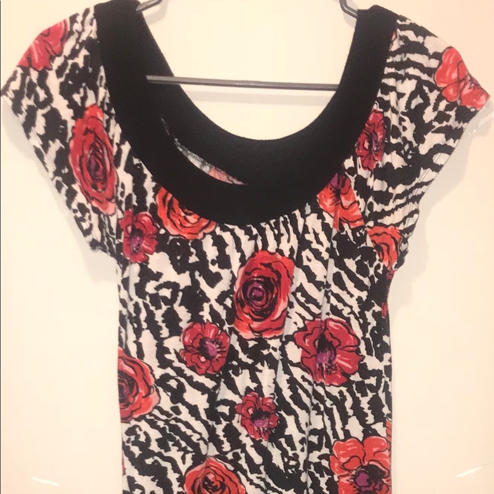 Adorable rose floral top